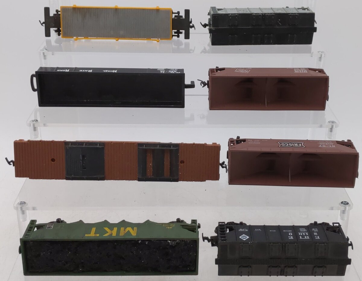 HO Scale Assorted Freight Cars [8]