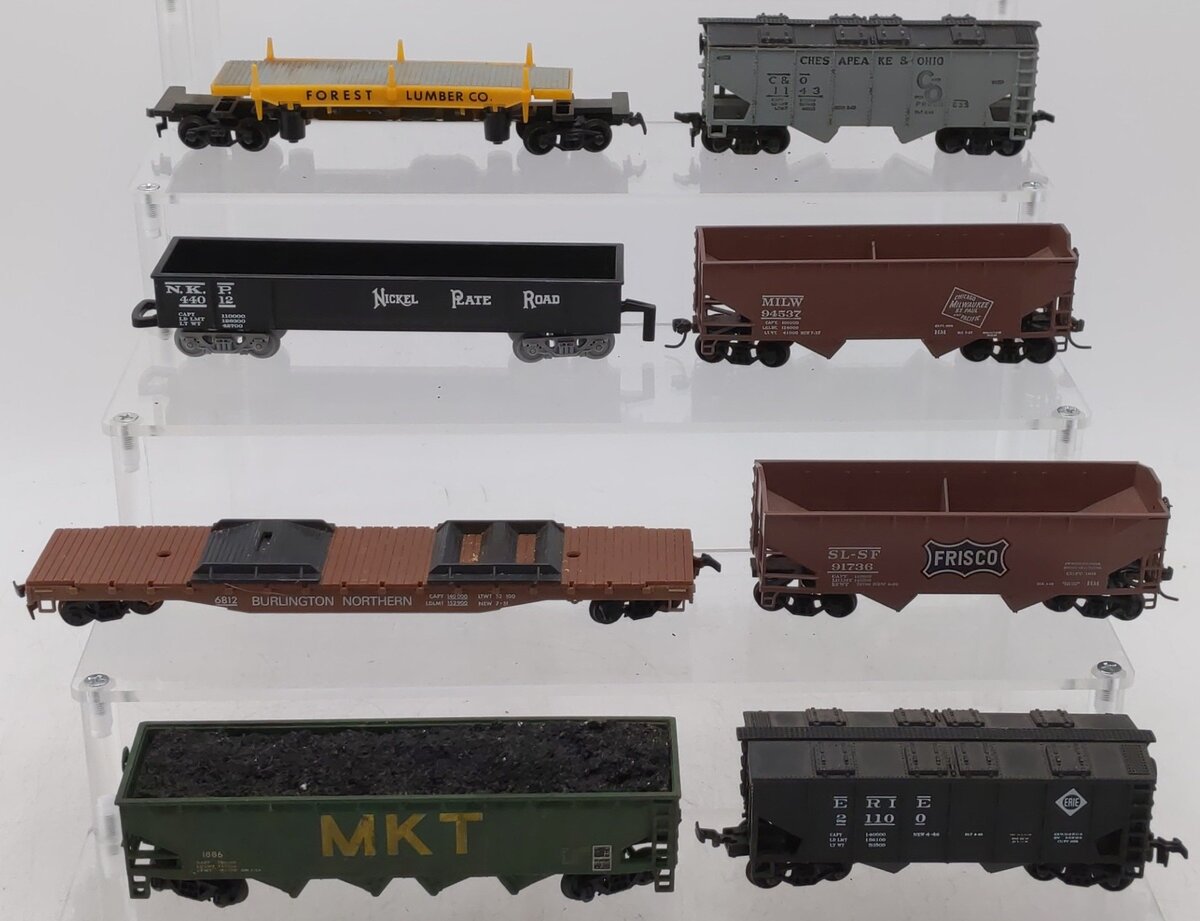HO Scale Assorted Freight Cars [8]
