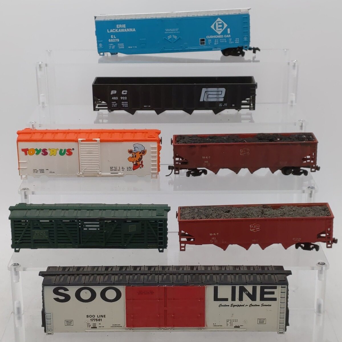 HO Scale Assorted Freight Cars [7]