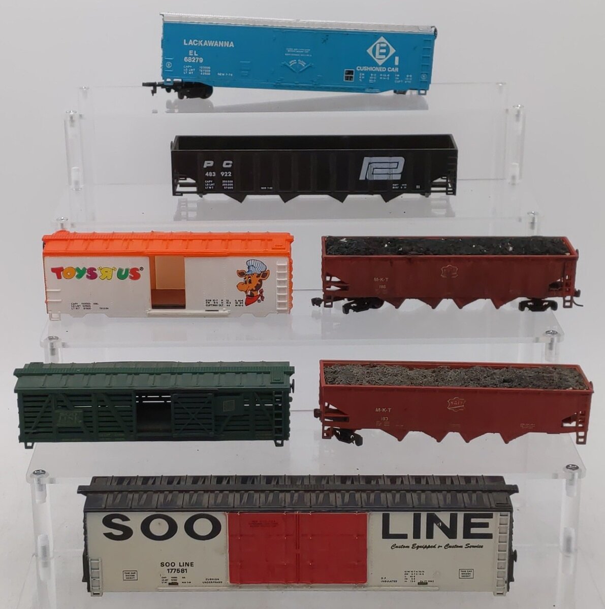 HO Scale Assorted Freight Cars [7]