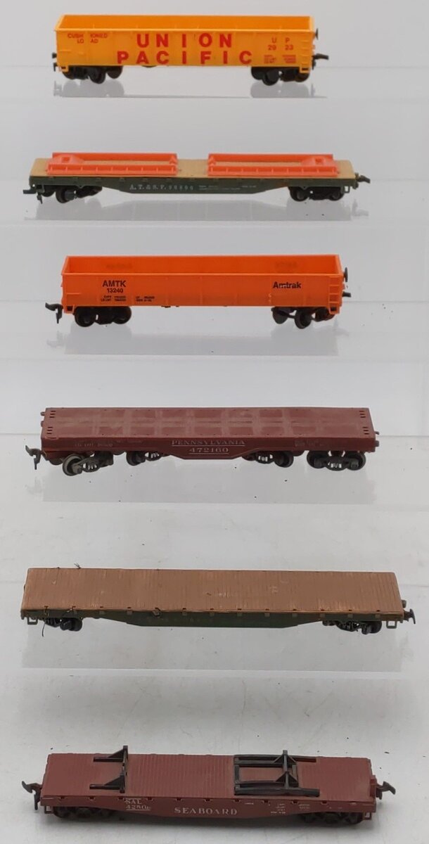 HO Scale Assorted Freight Cars [6]