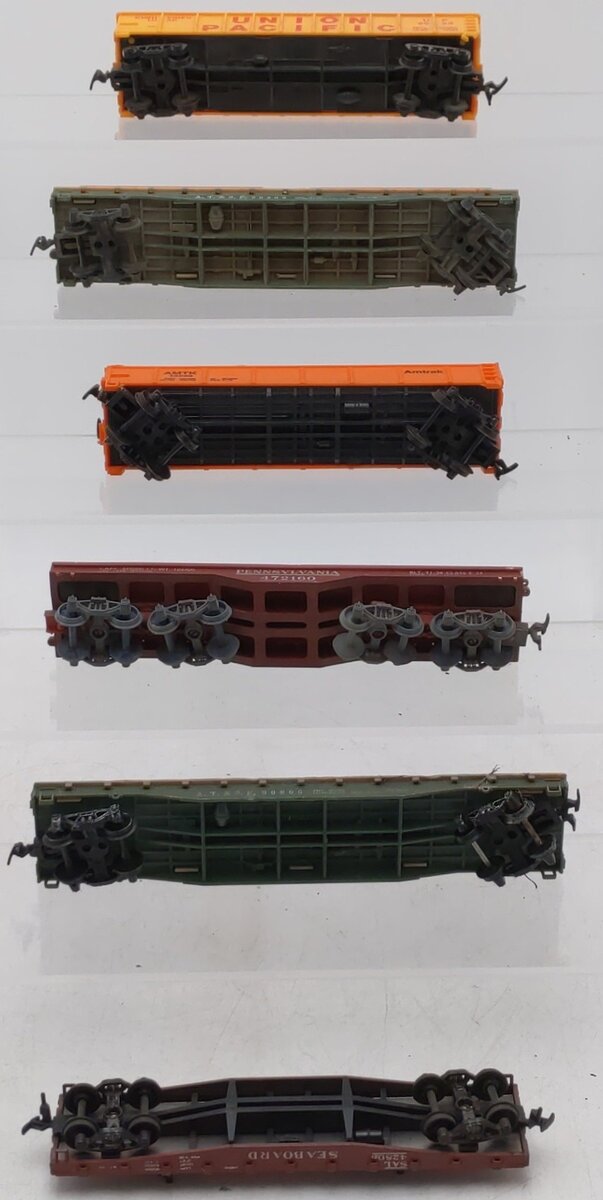 HO Scale Assorted Freight Cars [6]