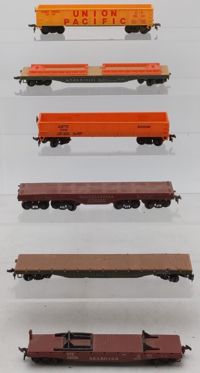 HO Scale Assorted Freight Cars [6]