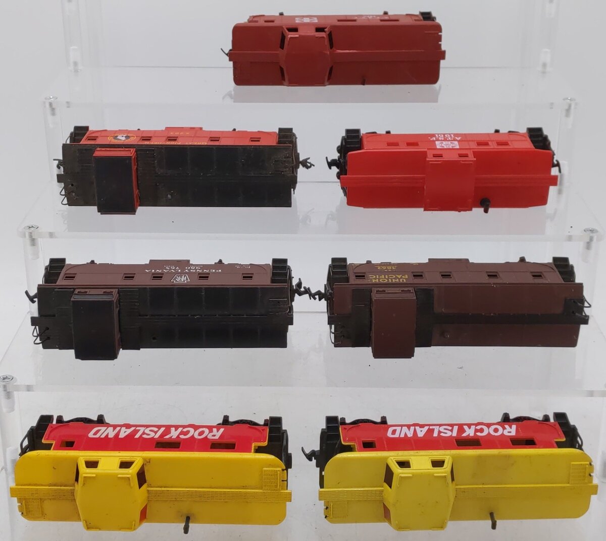 HO Scale Assorted Freight Cars [6]