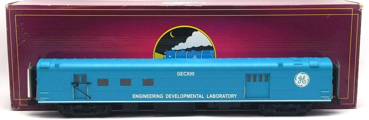 MTH 20-68003 O Gauge GE Evolution 70' Streamlined RPO Passenger Car #90 EX/Box