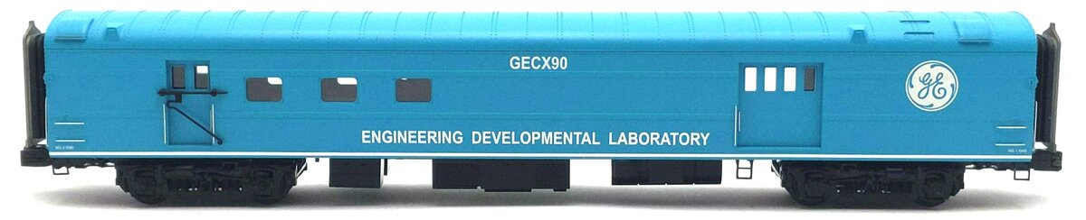 MTH 20-68003 O Gauge GE Evolution 70' Streamlined RPO Passenger Car #90 EX/Box