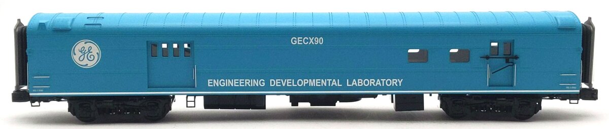 MTH 20-68003 O Gauge GE Evolution 70' Streamlined RPO Passenger Car #90 EX/Box