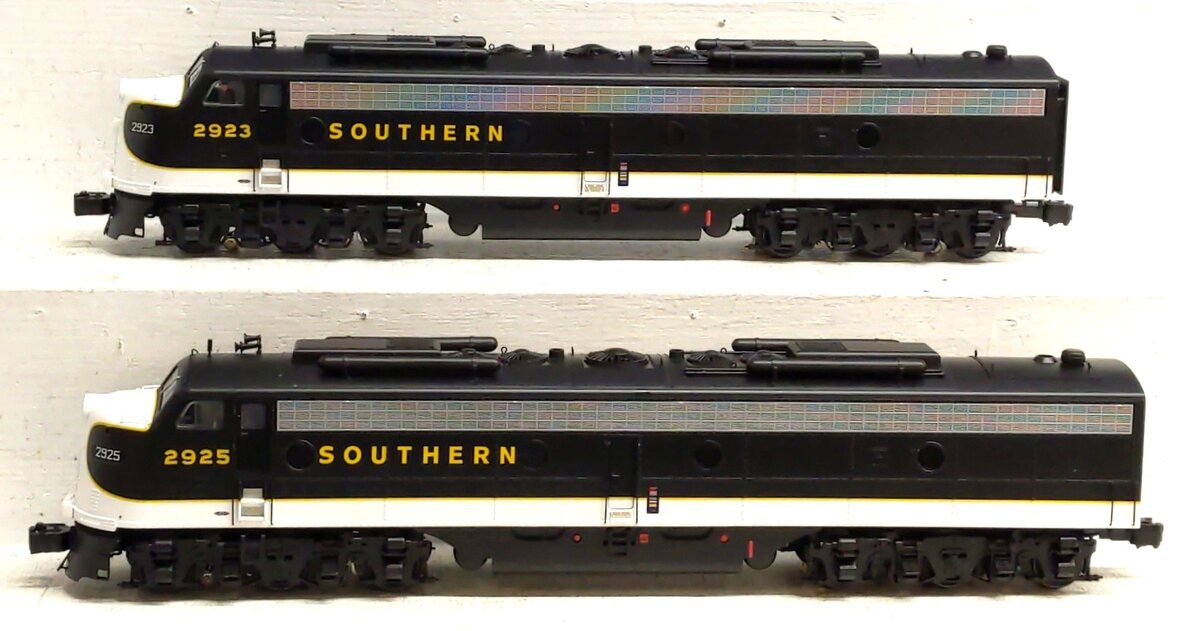 Lionel 2333350 O Southern Legacy E8 AA Diesel Locomotives #2923-2925 EX/Box