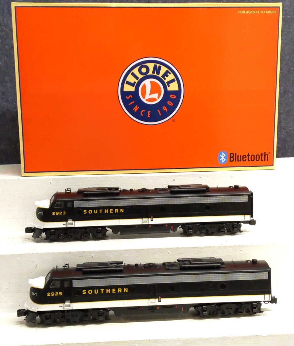 Lionel 2333350 O Southern Legacy E8 AA Diesel Locomotives #2923-2925 EX/Box