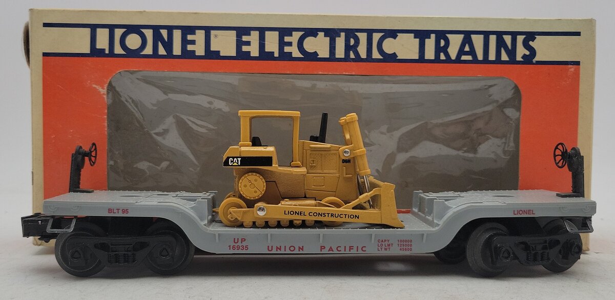 Lionel 6-16935 O Gauge Union Pacific Flatcar with Ertl Bulldozer EX/Box