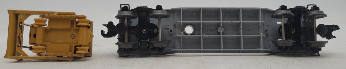 Lionel 6-16935 O Gauge Union Pacific Flatcar with Ertl Bulldozer EX/Box