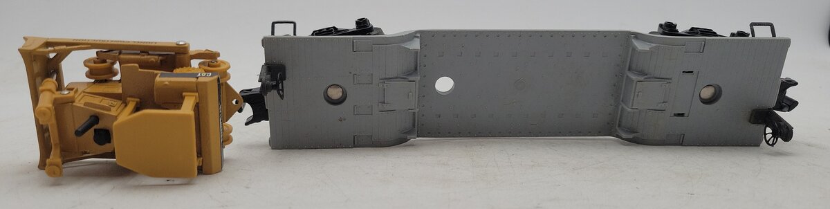 Lionel 6-16935 O Gauge Union Pacific Flatcar with Ertl Bulldozer EX/Box