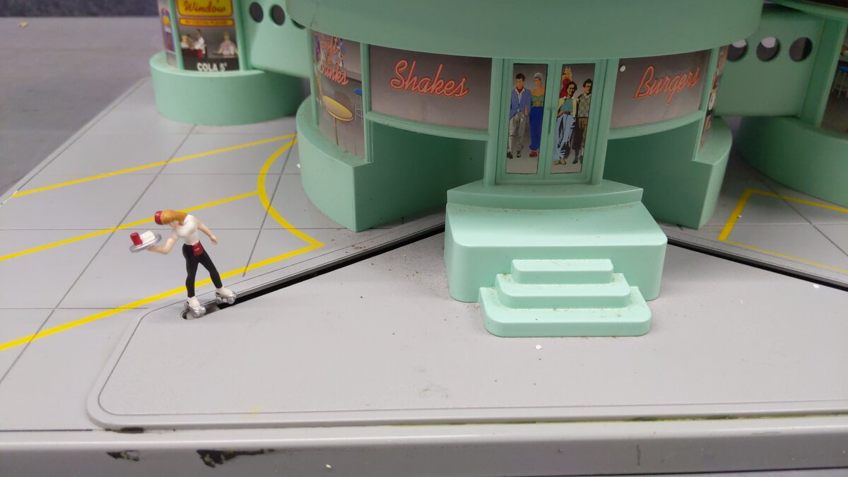 MTH 30-9105 O Mel's Operating Drive-In Restaurant EX/Box