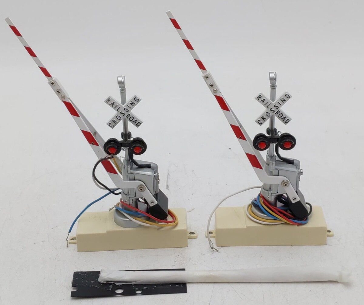 MTH 30-11012 O Gauge Operating Crossing Gates Signal (Box of 2) EX/Box
