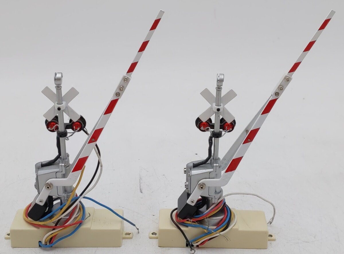 MTH 30-11012 O Gauge Operating Crossing Gates Signal (Box of 2) EX/Box