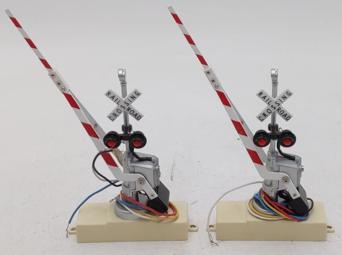 MTH 30-11012 O Gauge Operating Crossing Gates Signal (Box of 2) EX/Box