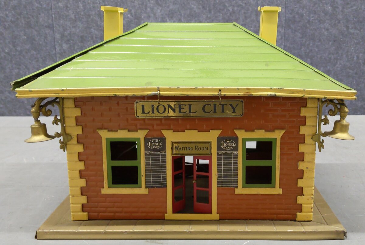 Lionel 124 Vintage Standard Gauge Lionel City Tinplate Station w/ Lights
