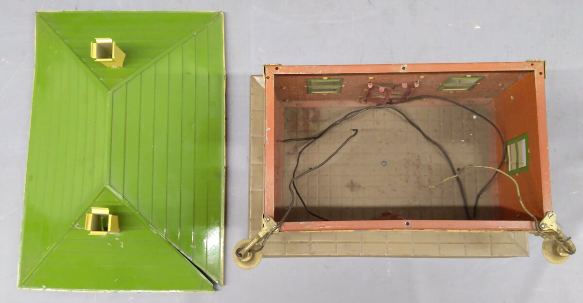 Lionel 124 Vintage Standard Gauge Lionel City Tinplate Station w/ Lights