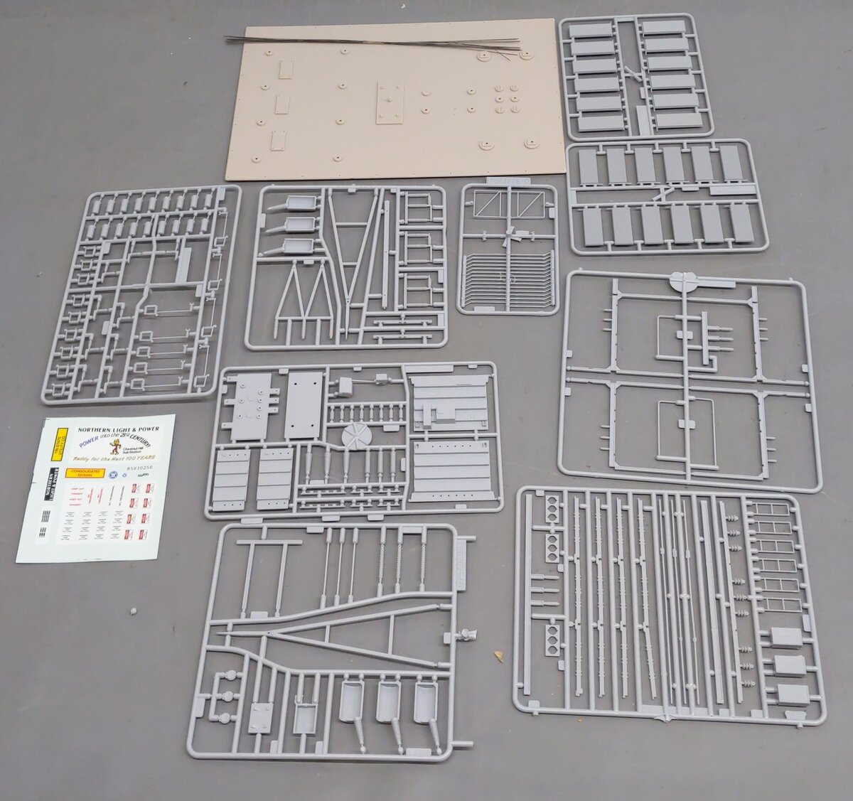 Walthers 933-3025 HO Northern Light & Power Substation Cornestone Series Kit LN/Box