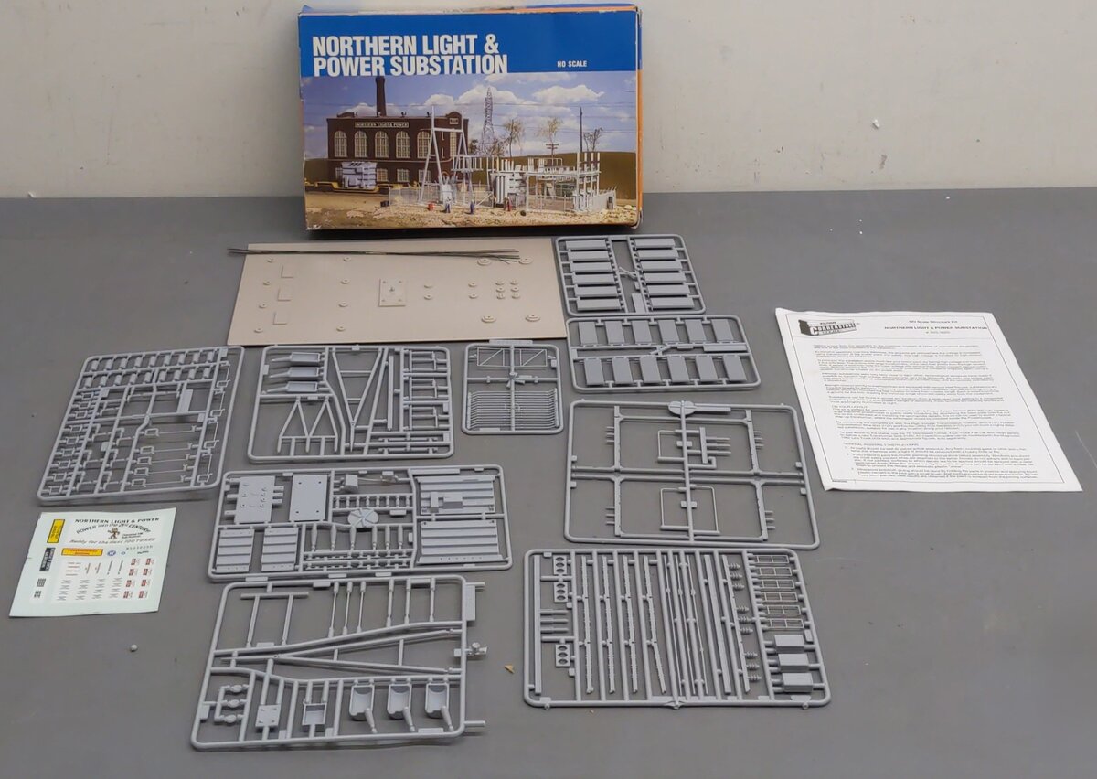 Walthers 933-3025 HO Northern Light & Power Substation Cornestone Series Kit LN/Box