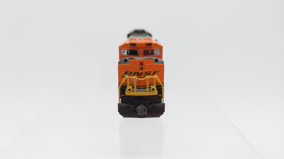Kato 176-8524 N Burlington Northern Santa Fe EMD SD70ACe Diesel Locomotive #8527 EX/Box