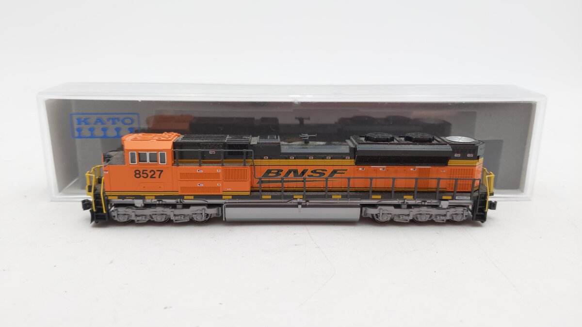 Kato 176-8524 N Burlington Northern Santa Fe EMD SD70ACe Diesel Locomotive #8527 EX/Box