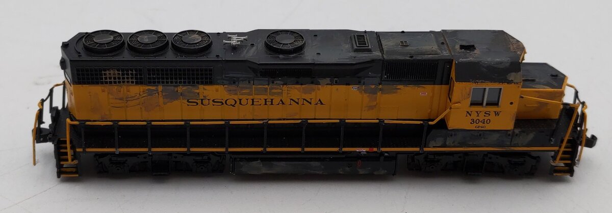 Atlas 40005272 N Custom Weathered NYSW GP-40 Diesel Loco. w/Ditch Lights #3040 EX