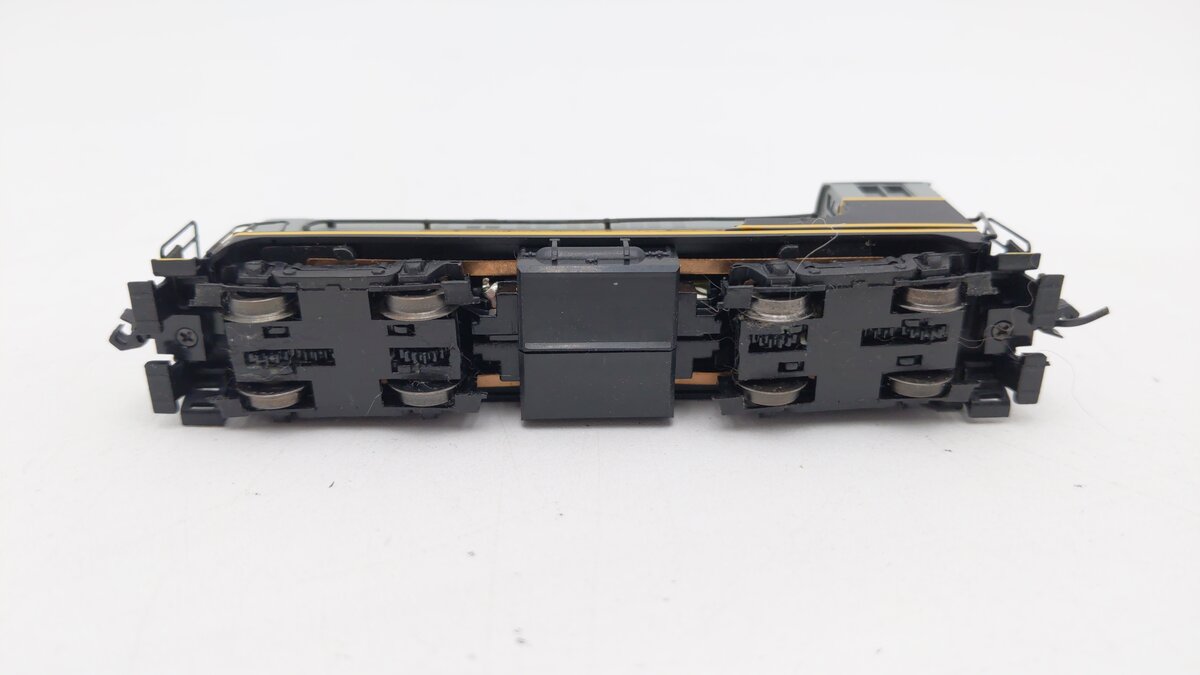 Atlas 40002585 N Belt Railway of Chicago VO-1000 Diesel Locomotive #401 w/DCC