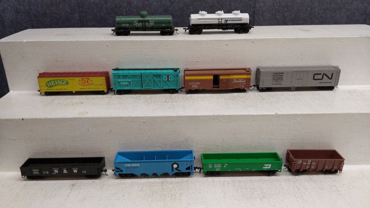 HO Scale Assorted Freight Cars [10] EX