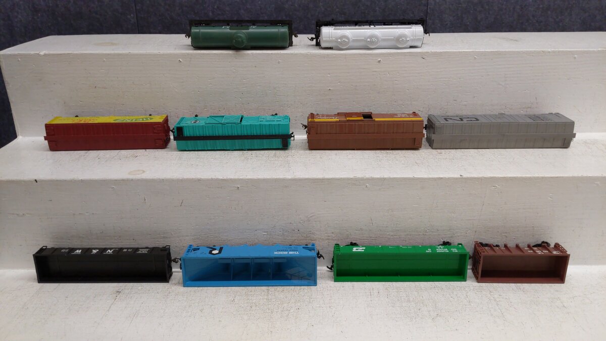 HO Scale Assorted Freight Cars [10] EX