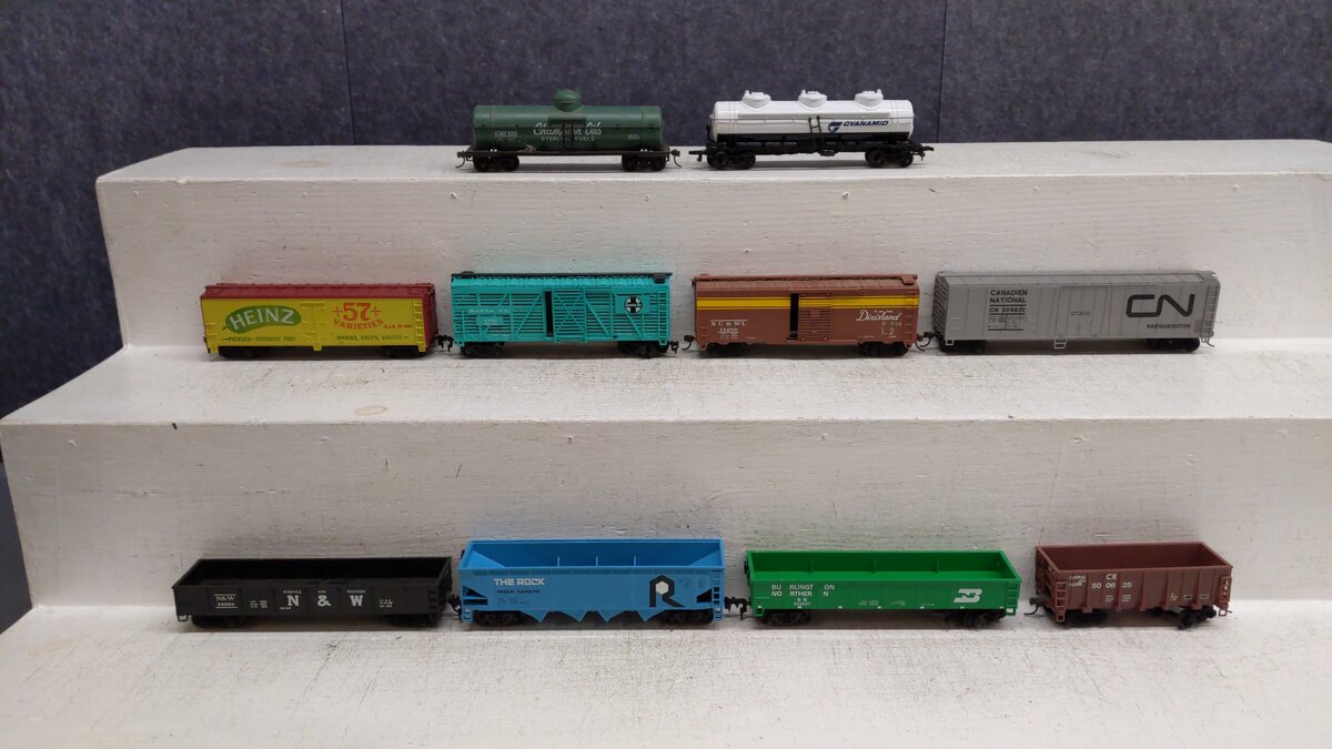 HO Scale Assorted Freight Cars [10] EX