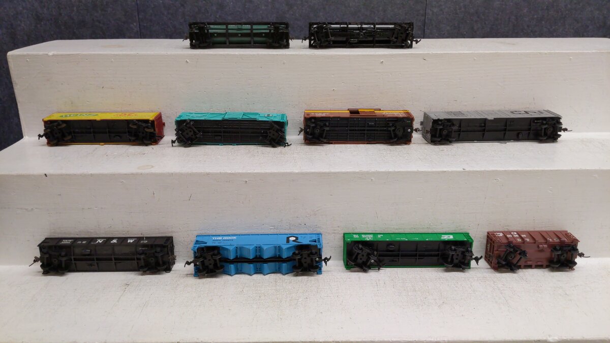 HO Scale Assorted Freight Cars [10] EX