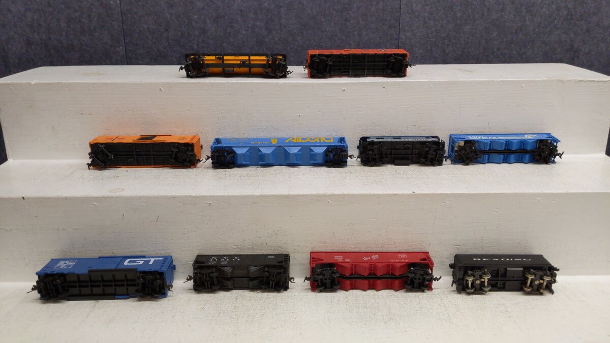 HO Scale Assorted Freight Cars [10] EX