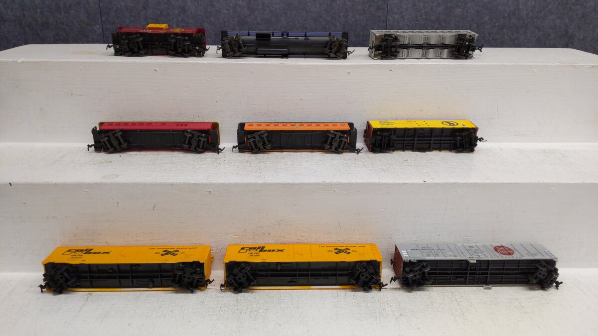 HO Scale Assorted Freight Cars [9] EX