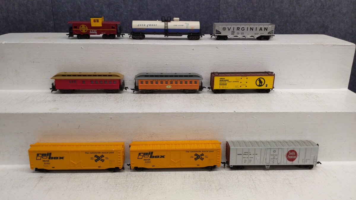 HO Scale Assorted Freight Cars [9] EX