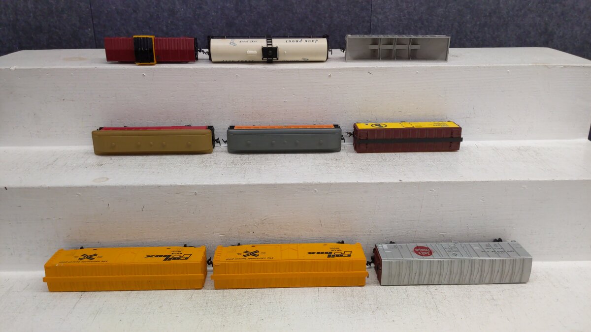 HO Scale Assorted Freight Cars [9] EX