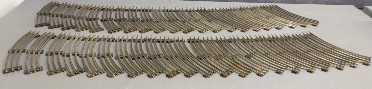 Lionel O Postwar Curved 11' Track Sections [38]