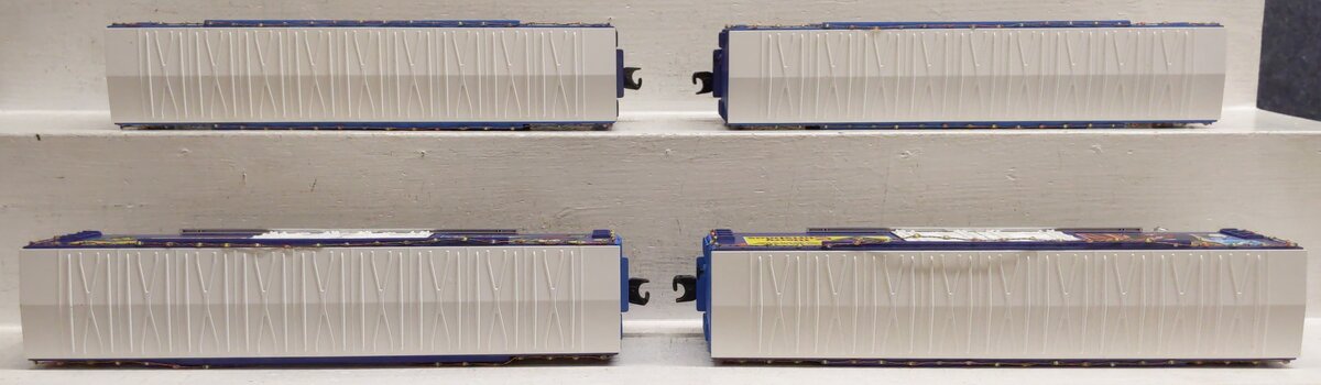 MTH 30-70108 O Christmas 50' Double Door 4Car Boxcar Set w/ LED Holiday Lights EX/Box