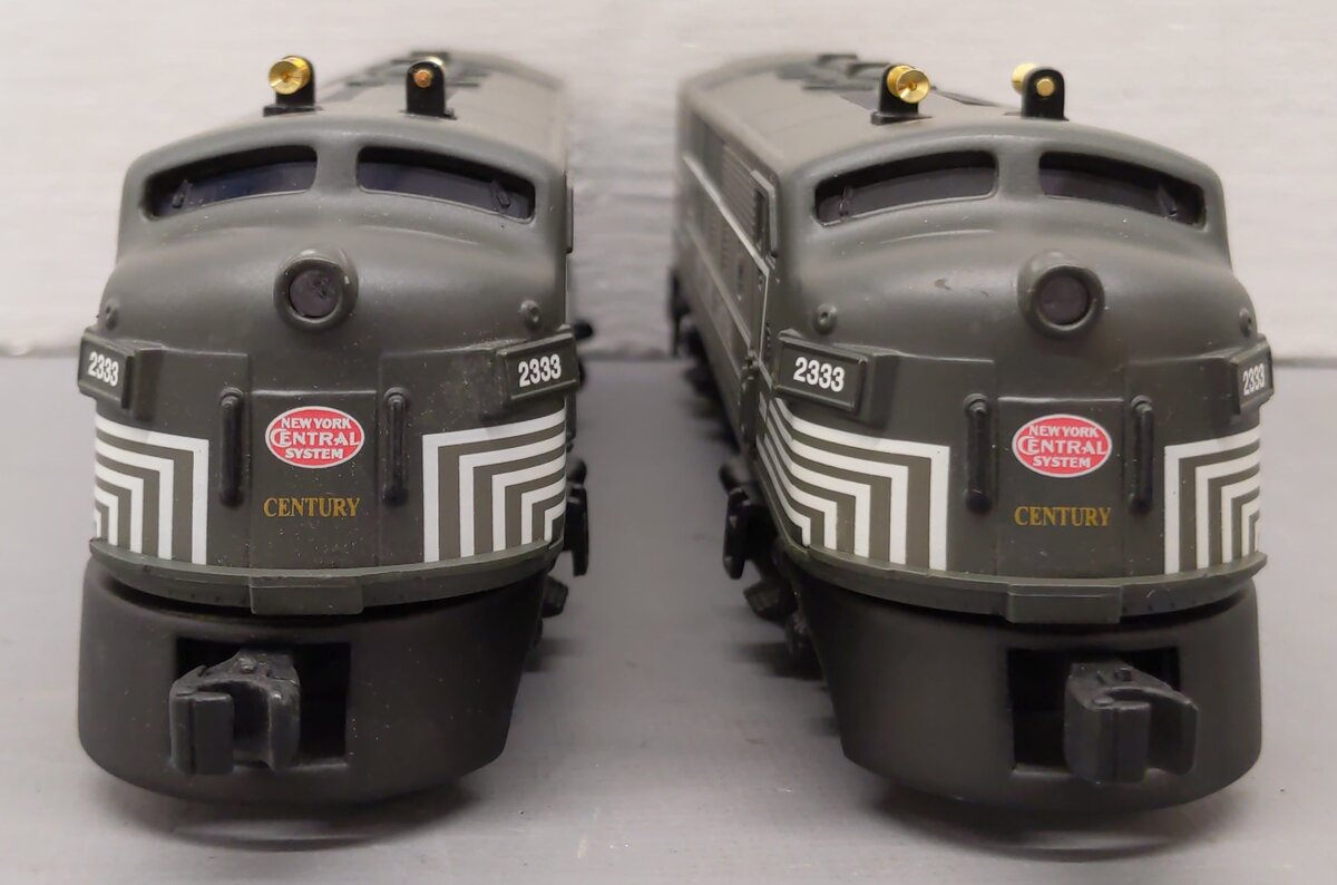 Hallmark 2333 Lionel Miniature NYC F3AA Diesel Set w/Display Case EX