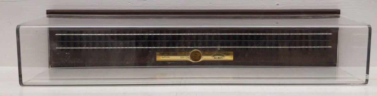 Hallmark 2333 Lionel Miniature NYC F3AA Diesel Set w/Display Case EX