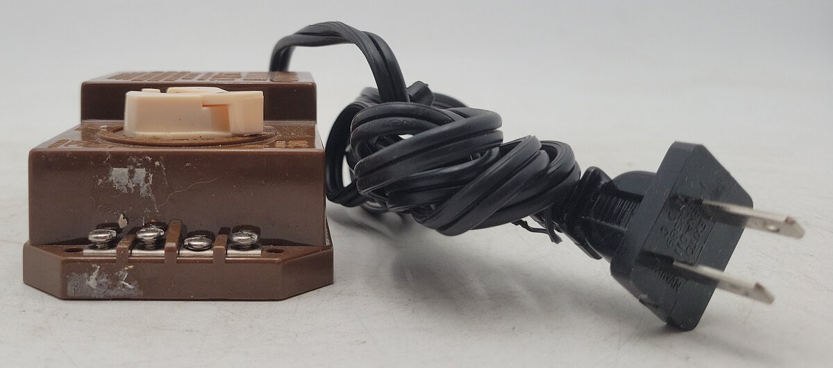 Bachmann 6607 Brown Hobby Transformer Power Supply 120VAC - 17VDC/20VAC @ 7 VA EX