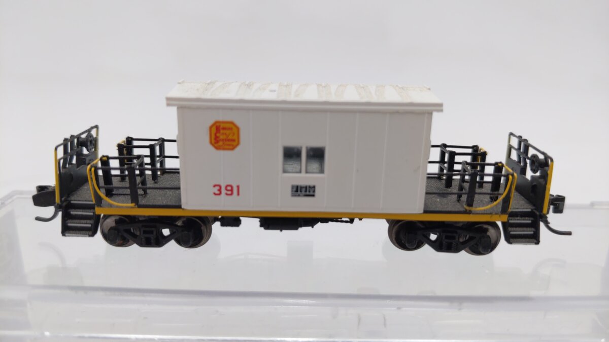 Bluford Shops 24300 N Kansas City Southern Short-Roof Transfer Caboose #391