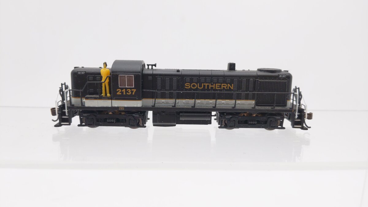 Bachmann 64254 N Scale Southern ALCO RS3 Diesel Locomotive DCC #2137 EX