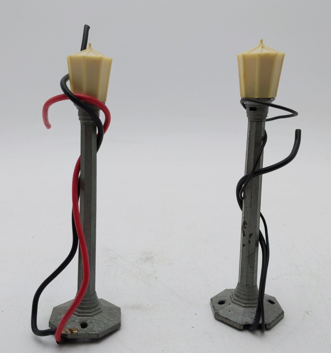 Lionel 71 Vintage O Die-Cast Lamp Post [2] VG/Box