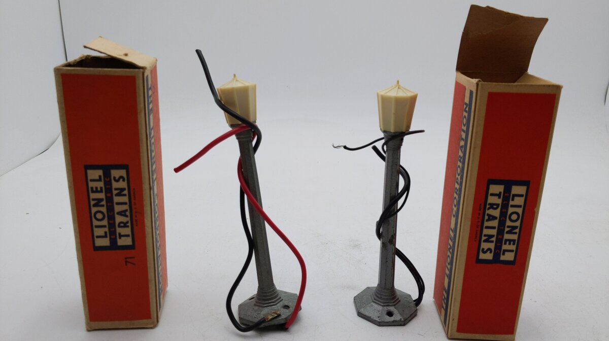 Lionel 71 Vintage O Die-Cast Lamp Post [2] VG/Box