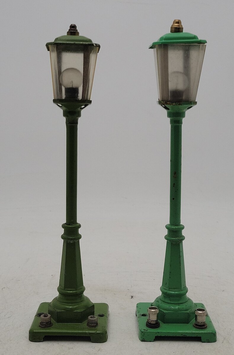 Lionel 56 Vintage O Lamp Post [2] EX