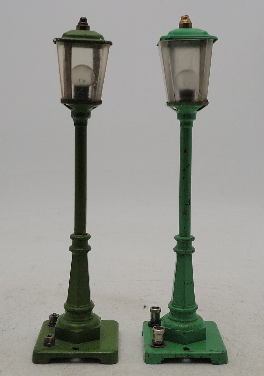Lionel 56 Vintage O Lamp Post [2] EX