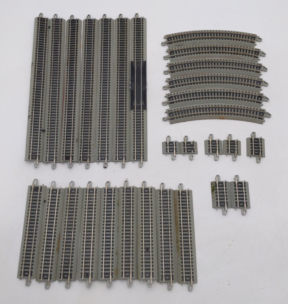 Bachmann Assorted N Scale E-Z Track Straight & Curved Track [28] VG