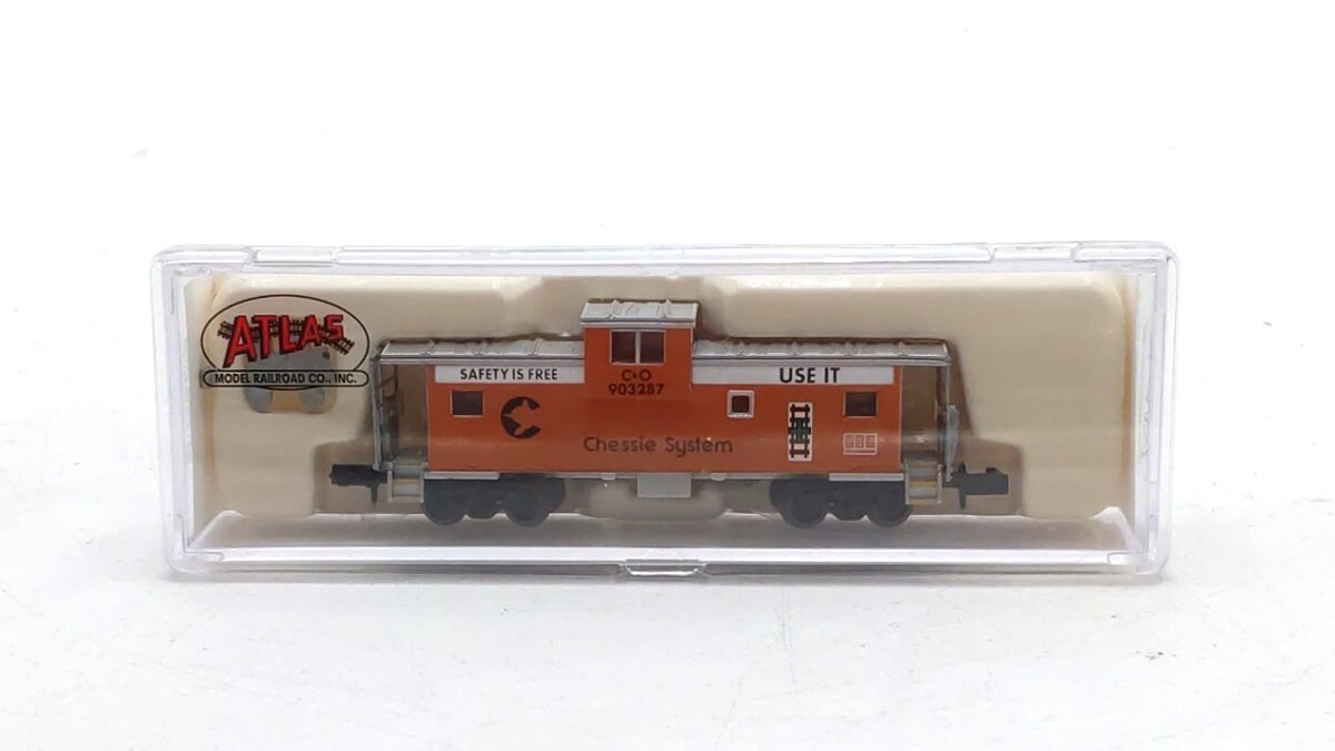 Atlas 30431 N Scale Chesapeake & Ohio Extended Vision Caboose #903287 NIB