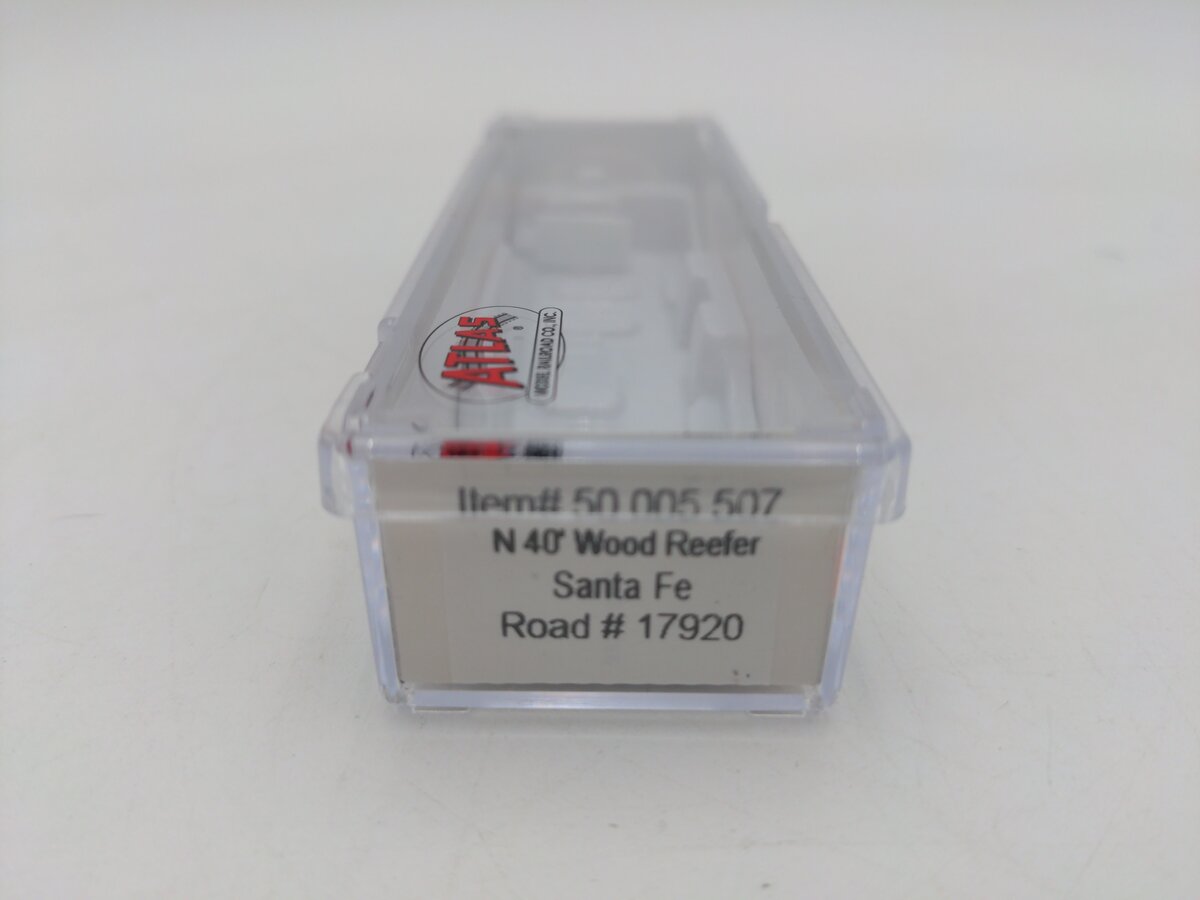 Atlas 50005507 N Atchison, Topeka & Santa Fe 40' Wood Reefer #17920  LN/Box